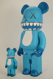 ベアブリック KAWS CHOMPERS カウズ 400％ be@rbrickブリスターボード 